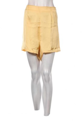 Γυναικείο κοντό παντελόνι Glamorous, Μέγεθος XL, Χρώμα Κίτρινο, Τιμή 21,83 €