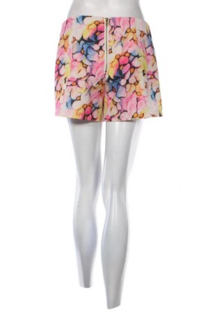 Дамски къс панталон Glamorous, Размер M, Цвят Многоцветен, Цена 17,32 лв.