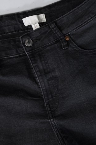 Pantaloni scurți de femei H&M, Mărime L, Culoare Gri, Preț 48,47 Lei