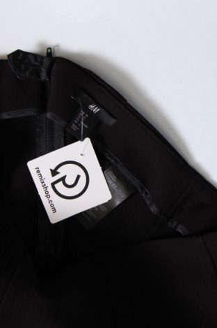 Γυναικείο κοντό παντελόνι H&M, Μέγεθος S, Χρώμα Μαύρο, Τιμή 8,18 €