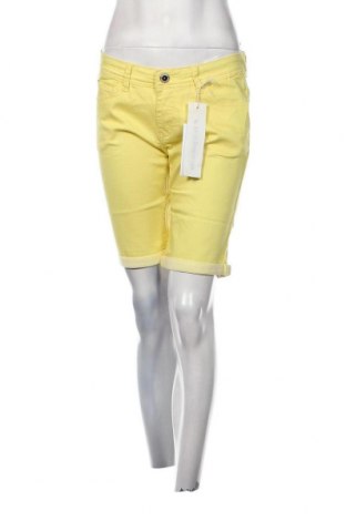 Дамски къс панталон Haily`s, Размер L, Цвят Жълт, Цена 77,00 лв.