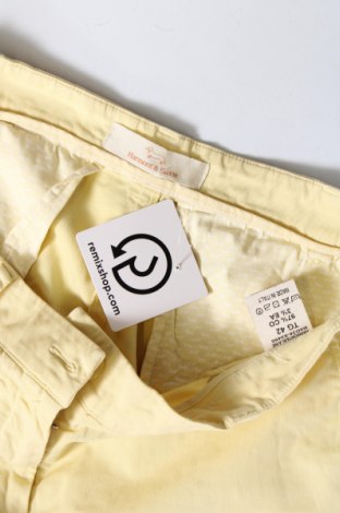 Дамски къс панталон Harmont & Blaine, Размер L, Цвят Жълт, Цена 40,80 лв.