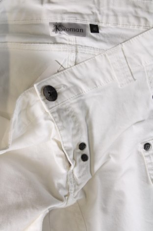 Дамски къс панталон K. Woman, Размер M, Цвят Бял, Цена 18,82 лв.