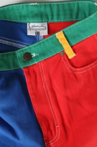 Дамски къс панталон Karl Kani, Размер XS, Цвят Многоцветен, Цена 26,97 лв.