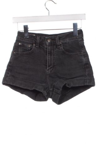 Дамски къс панталон Levi's, Размер XXS, Цвят Сив, Цена 27,00 лв.