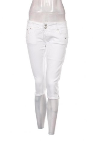 Дамски къс панталон Ltb, Размер M, Цвят Бял, Цена 30,80 лв.