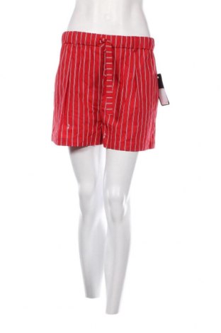 Дамски къс панталон McQ Alexander McQueen, Размер S, Цвят Червен, Цена 136,95 лв.