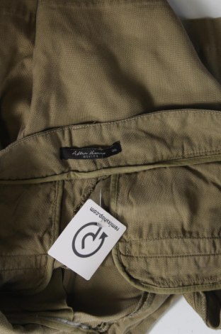 Дамски къс панталон Mohito, Размер S, Цвят Зелен, Цена 19,04 лв.