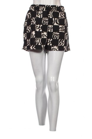 Γυναικείο κοντό παντελόνι Monki, Μέγεθος L, Χρώμα Μαύρο, Τιμή 8,66 €