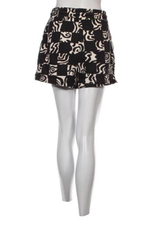 Γυναικείο κοντό παντελόνι Monki, Μέγεθος L, Χρώμα Μαύρο, Τιμή 8,66 €