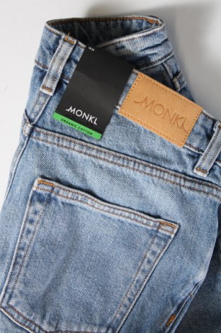 Дамски къс панталон Monki, Размер S, Цвят Син, Цена 12,80 лв.