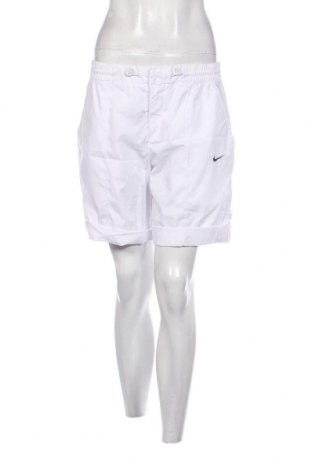 Γυναικείο κοντό παντελόνι Nike, Μέγεθος M, Χρώμα Λευκό, Τιμή 15,88 €