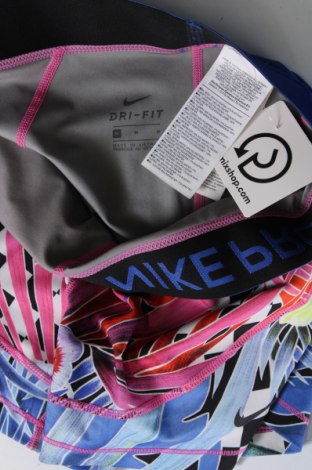 Дамски къс панталон Nike, Размер M, Цвят Многоцветен, Цена 39,10 лв.