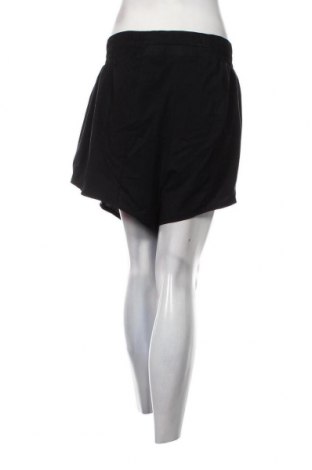 Дамски къс панталон Nike, Размер XXL, Цвят Черен, Цена 77,00 лв.
