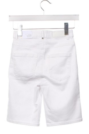 Дамски къс панталон ONLY, Размер S, Цвят Бял, Цена 12,42 лв.