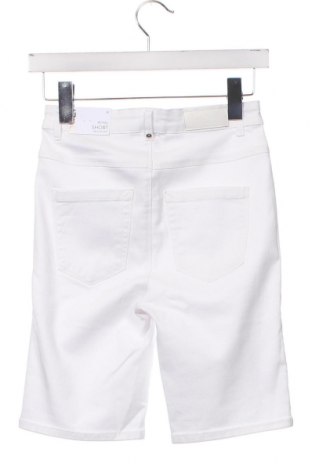 Дамски къс панталон ONLY, Размер M, Цвят Бял, Цена 12,42 лв.