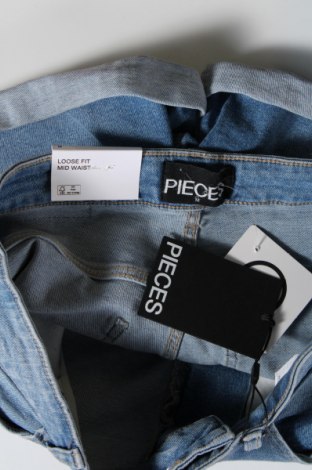 Γυναικείο κοντό παντελόνι Pieces, Μέγεθος M, Χρώμα Μπλέ, Τιμή 23,71 €