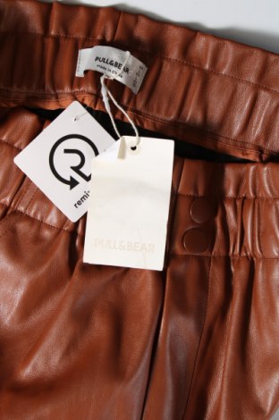 Дамски къс панталон Pull&Bear, Размер L, Цвят Кафяв, Цена 13,02 лв.