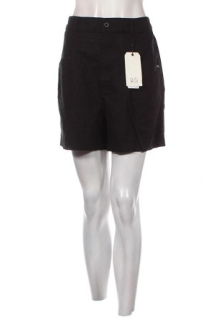 Γυναικείο κοντό παντελόνι Q/S by S.Oliver, Μέγεθος L, Χρώμα Μαύρο, Τιμή 19,85 €