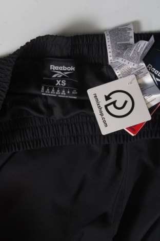 Дамски къс панталон Reebok, Размер XS, Цвят Черен, Цена 30,80 лв.