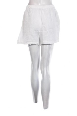 Дамски къс панталон Reserved, Размер S, Цвят Бял, Цена 19,55 лв.