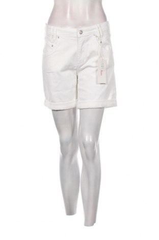 Дамски къс панталон S.Oliver, Размер M, Цвят Бял, Цена 77,00 лв.