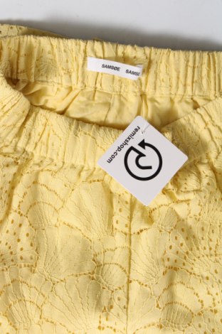 Дамски къс панталон Samsoe & Samsoe, Размер XS, Цвят Жълт, Цена 16,20 лв.