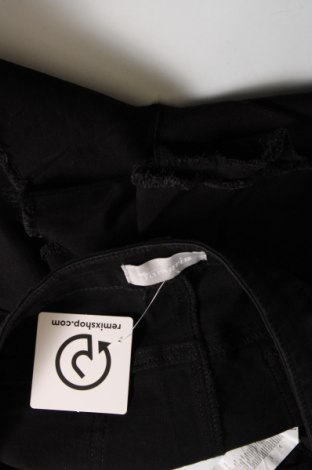 Дамски къс панталон Tamaris, Размер L, Цвят Черен, Цена 77,00 лв.