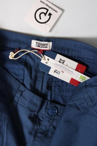 Дамски къс панталон Tommy Hilfiger, Размер M, Цвят Син, Цена 54,02 лв.