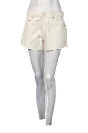 Дамски къс панталон Weekday, Размер M, Цвят Бял, Цена 64,00 лв.