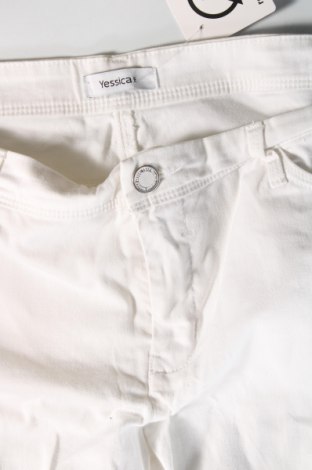 Дамски къс панталон Yessica, Размер XL, Цвят Бял, Цена 19,00 лв.
