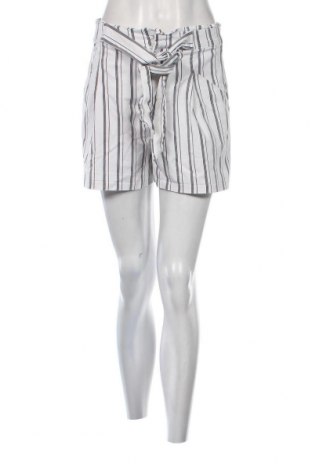Дамски къс панталон Zara, Размер M, Цвят Бял, Цена 12,00 лв.