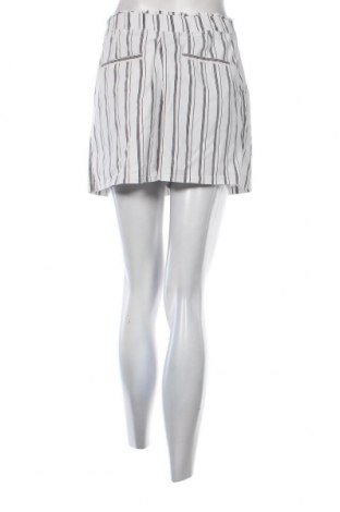 Дамски къс панталон Zara, Размер M, Цвят Бял, Цена 20,00 лв.