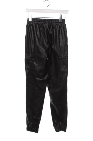 Γυναικείο παντελόνι δερμάτινο Amisu, Μέγεθος XS, Χρώμα Μαύρο, Τιμή 5,38 €