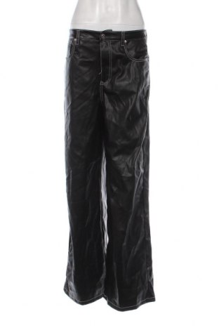 Γυναικείο παντελόνι δερμάτινο Bershka, Μέγεθος L, Χρώμα Μαύρο, Τιμή 15,58 €