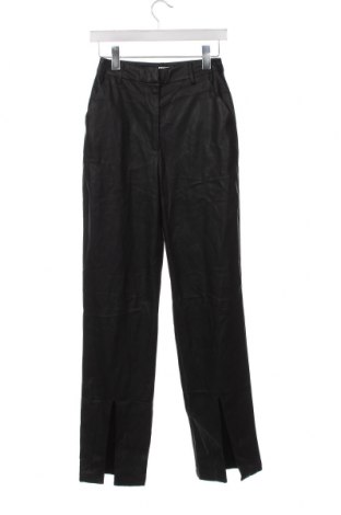 Γυναικείο παντελόνι δερμάτινο NA-KD, Μέγεθος XS, Χρώμα Μαύρο, Τιμή 2,54 €