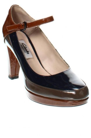 Дамски обувки Clarks, Размер 35, Цвят Многоцветен, Цена 50,73 лв.