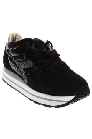 Dámské boty  Diadora, Velikost 36, Barva Černá, Cena  2 942,00 Kč