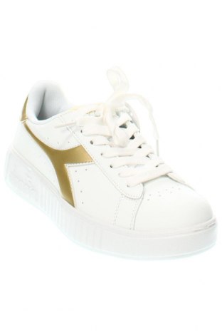 Дамски обувки Diadora, Размер 38, Цвят Бял, Цена 98,04 лв.