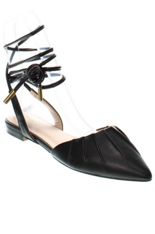 Дамски обувки Guess, Размер 37, Цвят Черен, Цена 127,44 лв.