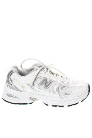 Дамски обувки New Balance, Размер 38, Цвят Бял, Цена 103,20 лв.