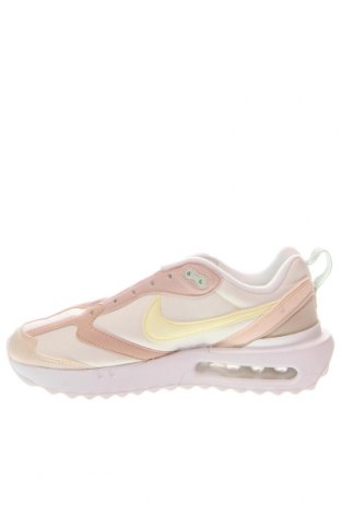 Дамски обувки Nike, Размер 38, Цвят Многоцветен, Цена 172,00 лв.