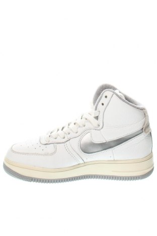 Дамски обувки Nike, Размер 38, Цвят Бял, Цена 105,00 лв.