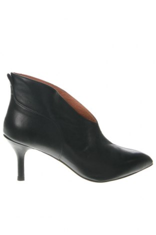 Dámské boty  Shoe The Bear, Velikost 40, Barva Černá, Cena  1 765,00 Kč