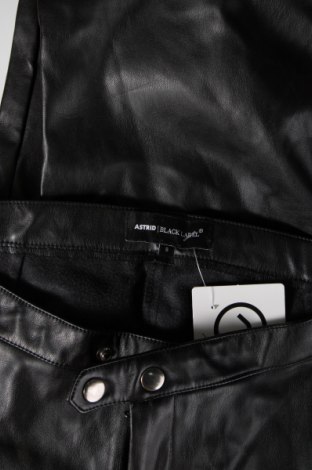 Pantaloni de femei ASTRID BLACK LABEL, Mărime S, Culoare Negru, Preț 33,55 Lei