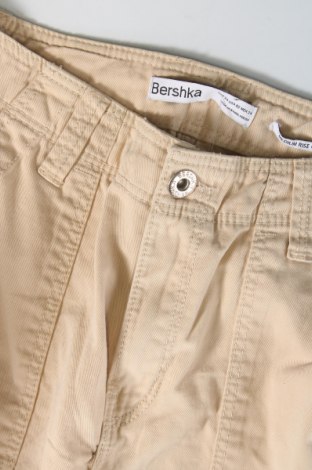Дамски панталон Bershka, Размер XS, Цвят Бежов, Цена 9,57 лв.