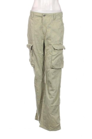 Дамски панталон Bershka, Размер M, Цвят Зелен, Цена 13,05 лв.