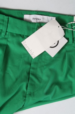 Dámske nohavice Bershka, Veľkosť S, Farba Zelená, Cena  26,08 €