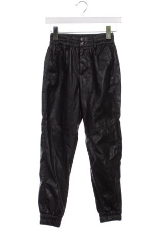 Γυναικείο παντελόνι Bershka, Μέγεθος XS, Χρώμα Μαύρο, Τιμή 6,28 €
