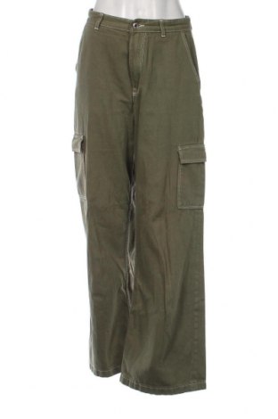 Дамски панталон Bershka, Размер M, Цвят Зелен, Цена 25,00 лв.